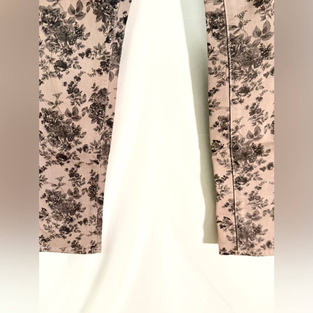PAIGE “Peg Skinny” Low/Mid Rise Jeans With An All Over Flower Pattern Size 25 - Picture 4 of 14